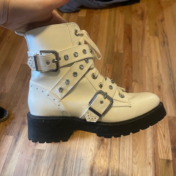 White XOXO Bedazzled Chunky Heal Combat Boots, Size 8 - Picture 6 of 11